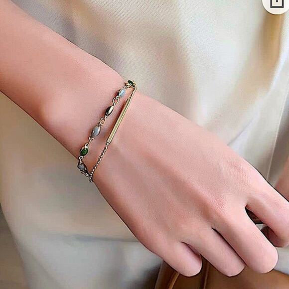 Emerald Beaded Gold Plated Chain Link Minimalist Bracelet - Picture 3 of 9